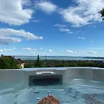 Lakeview Apartman *
