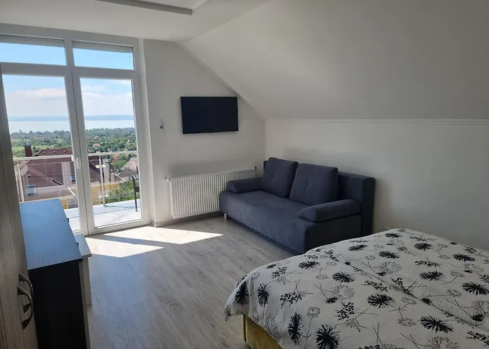 Daire Lakeview