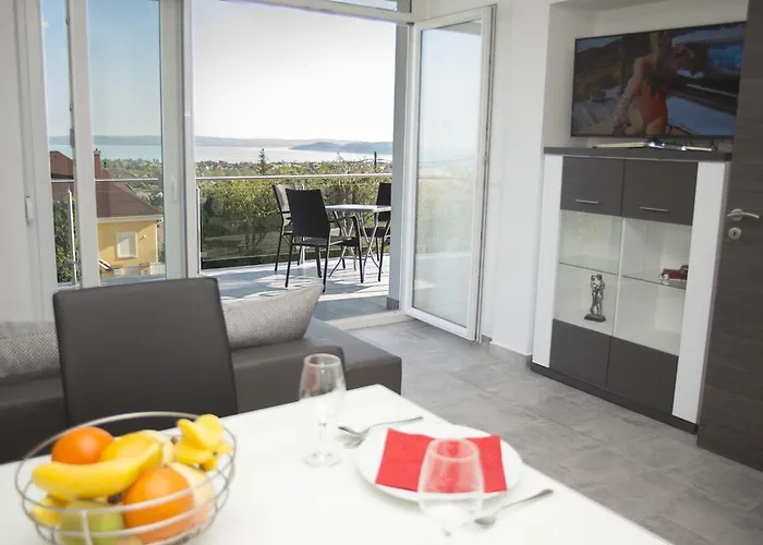 Daire Lakeview